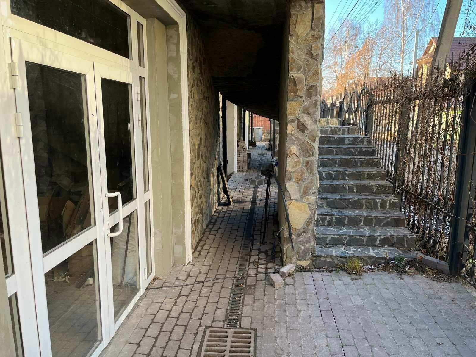 1834835836889382