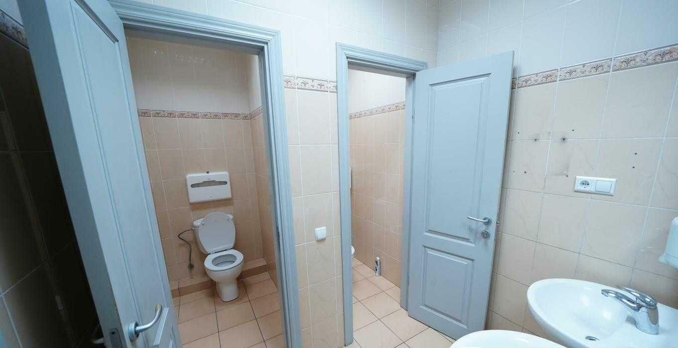 1835996982302383