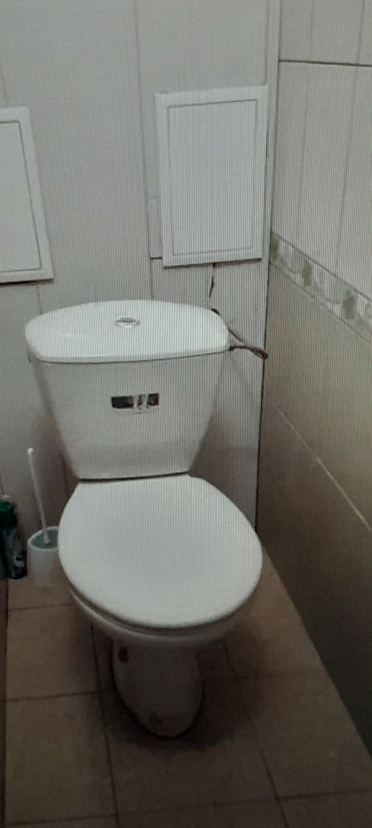 1837158677545383