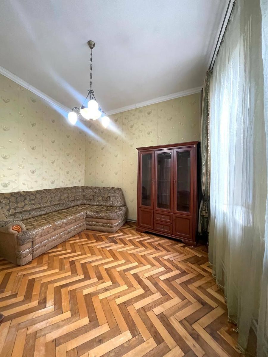 1834653397078384