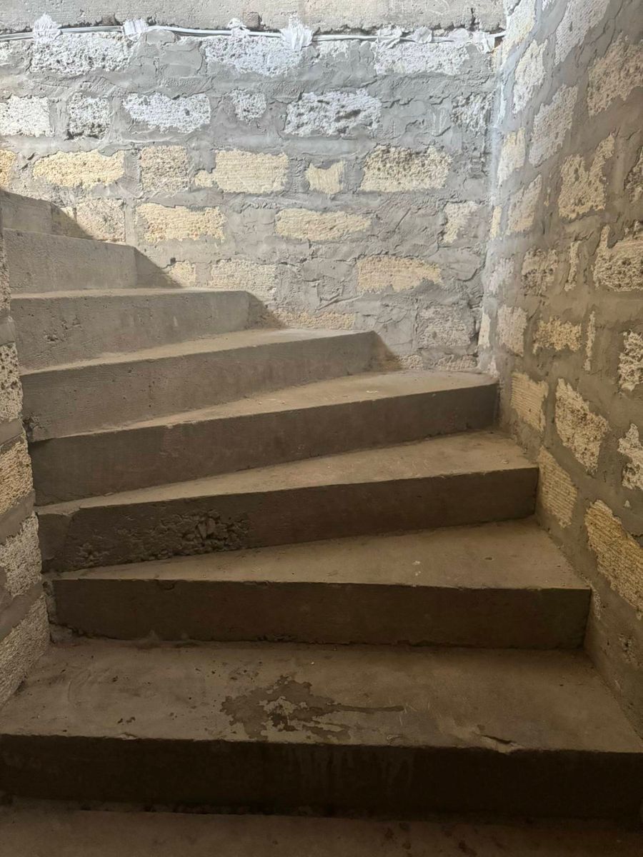 1838178306208384