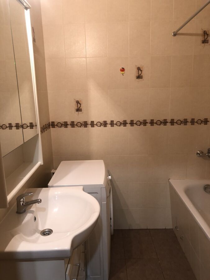 1839871971758384