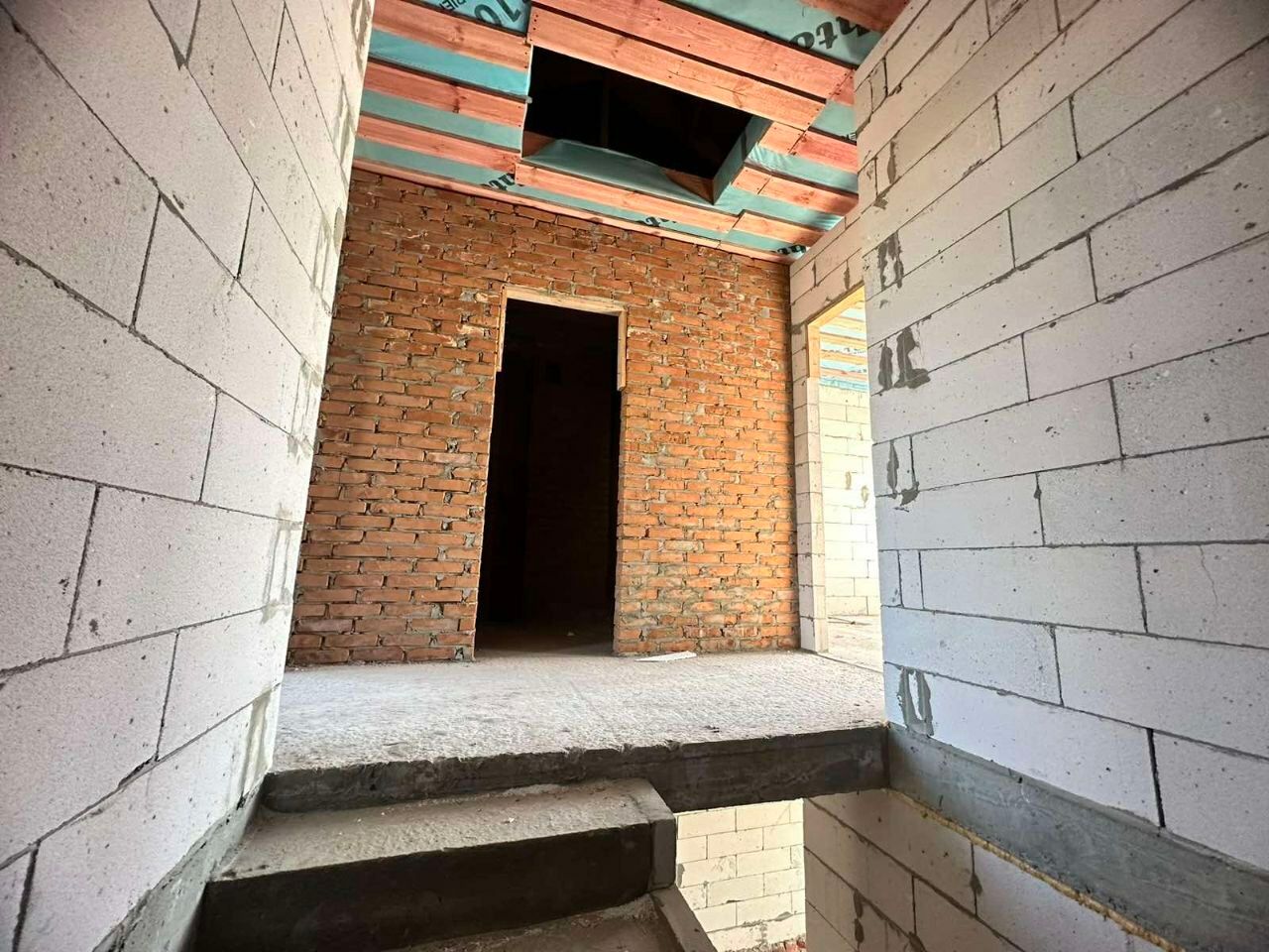 1837652491572390