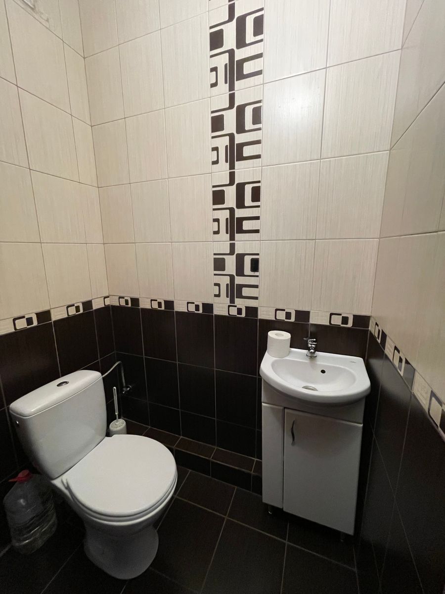 1838337127618392