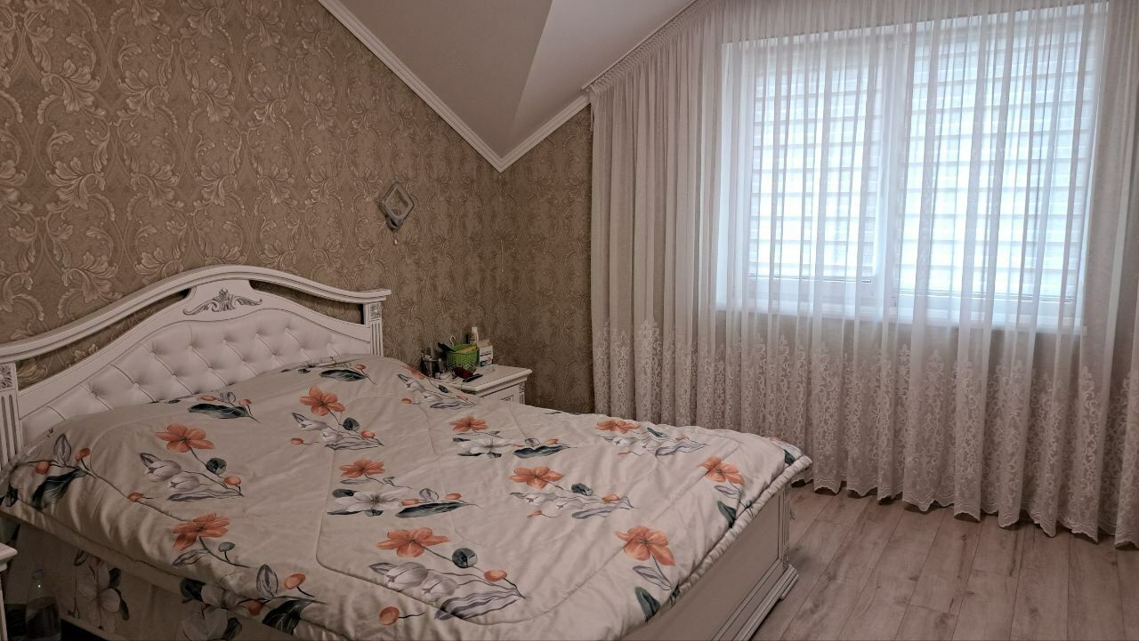 1833104610904399