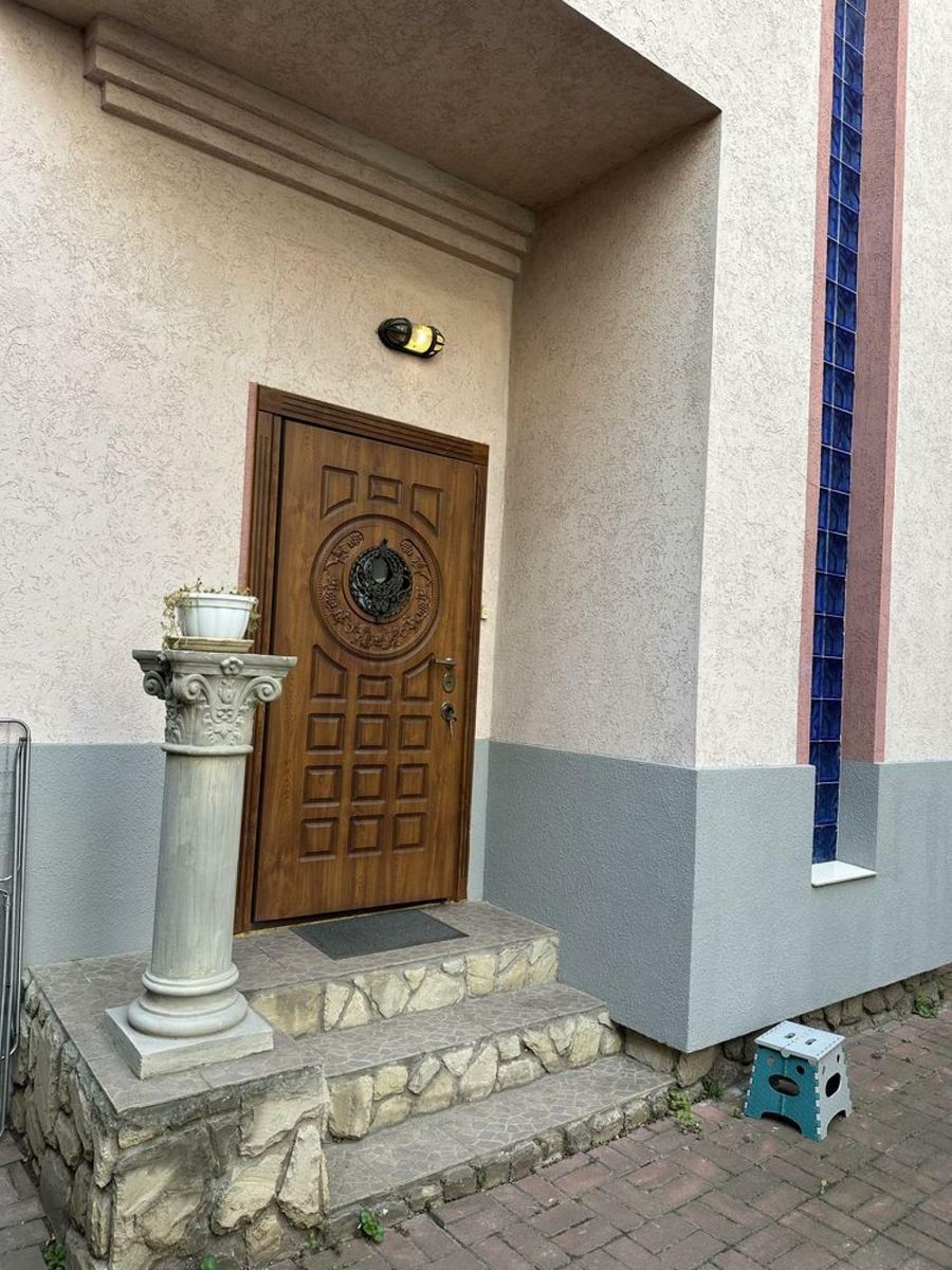 1833481022104400