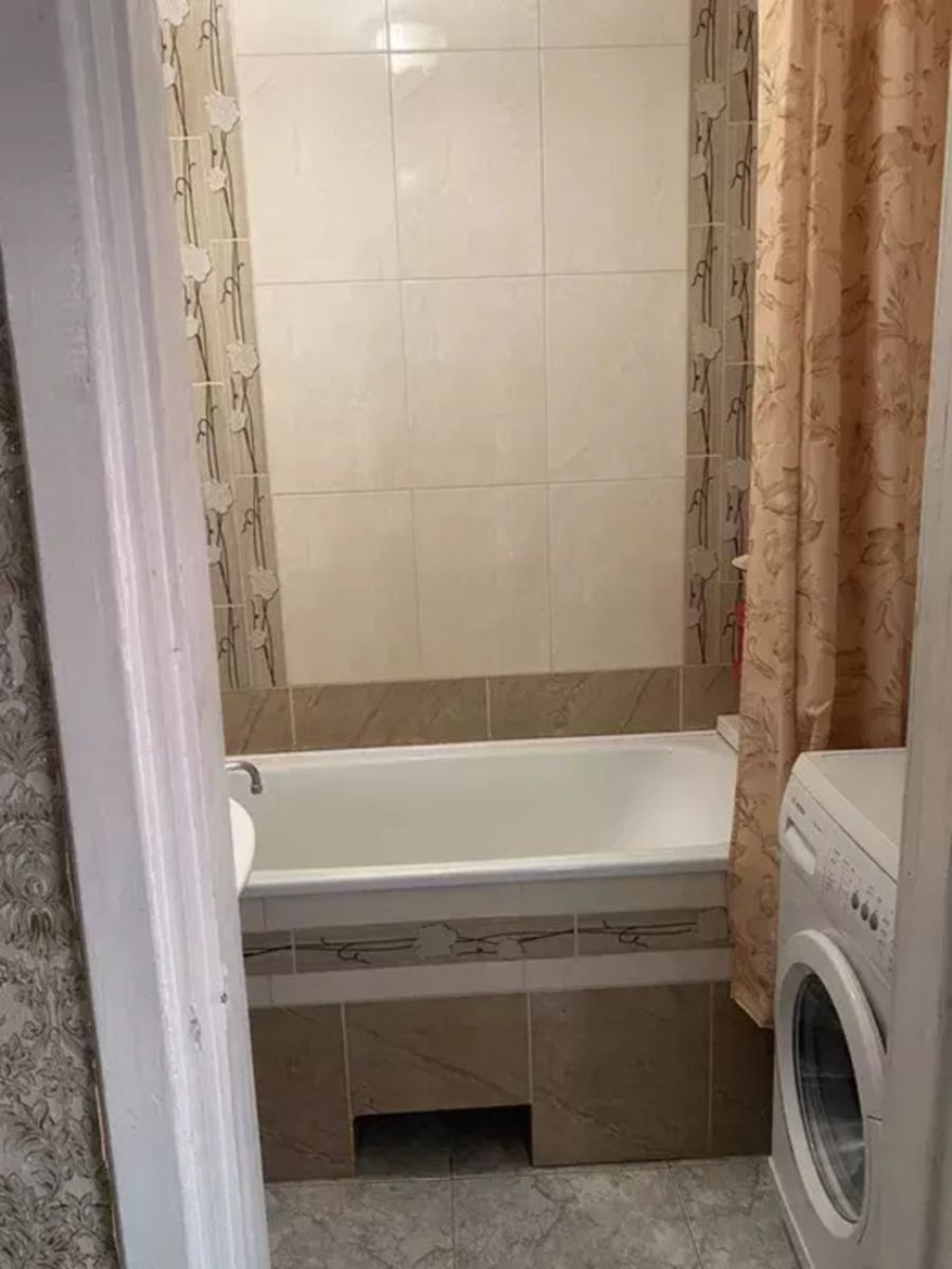 1813818636506401