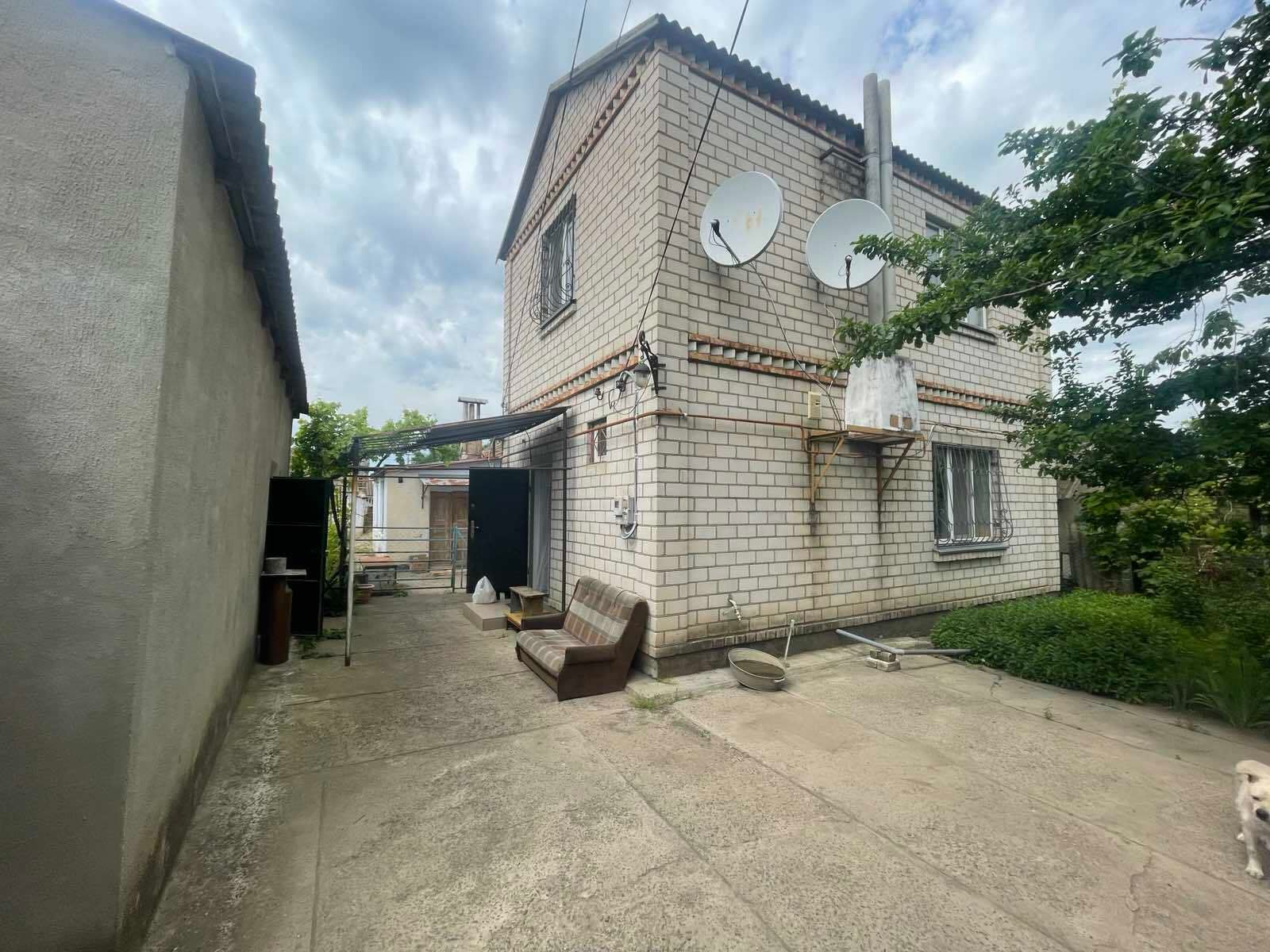 1833544707758402