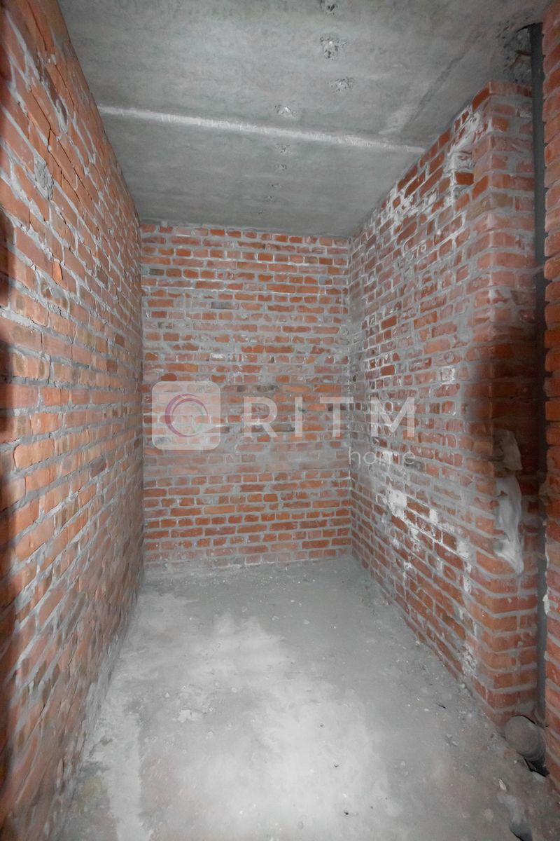 1836539693784402