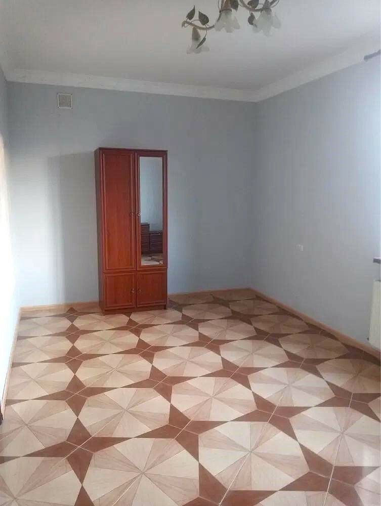 1816879260812403
