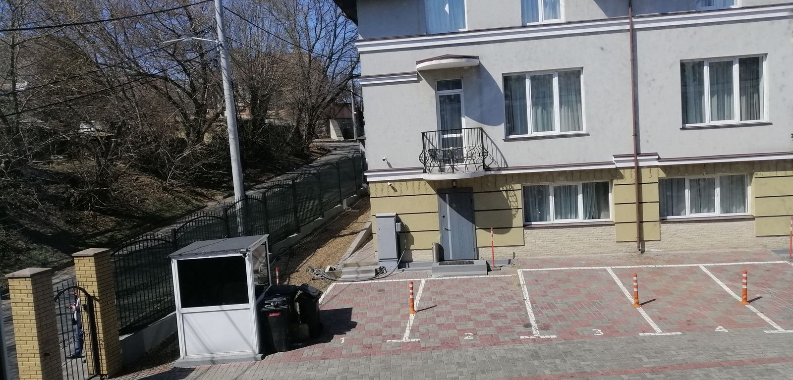 1832537126297403