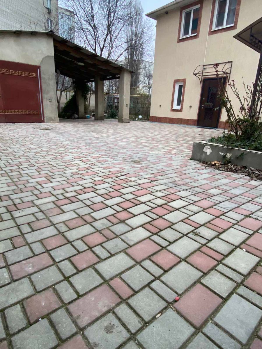1834574453559403