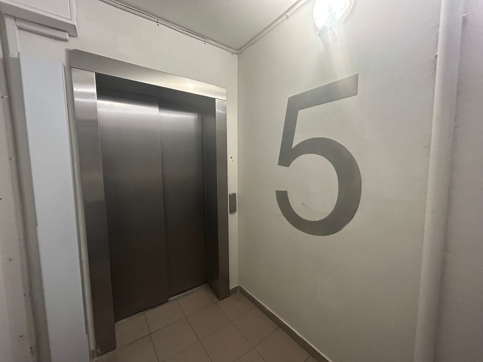 1833557071638405
