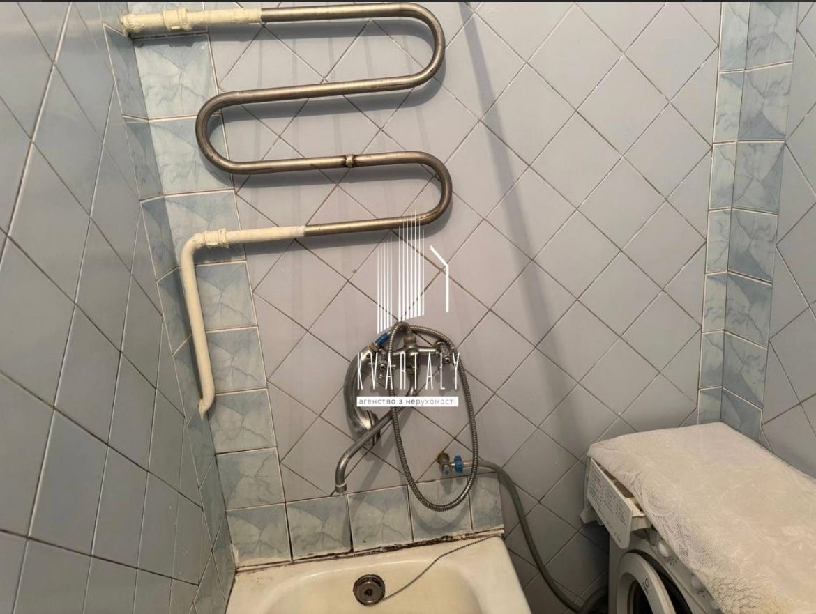 1839637606578405