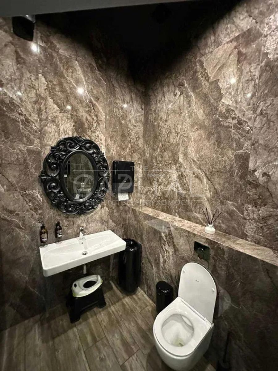 1839696004686408