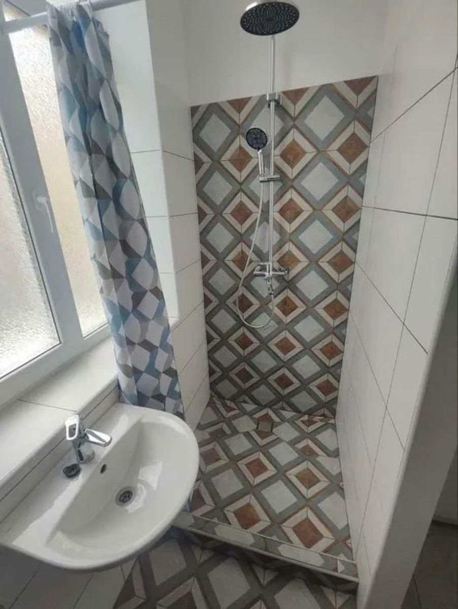 1831987628873409