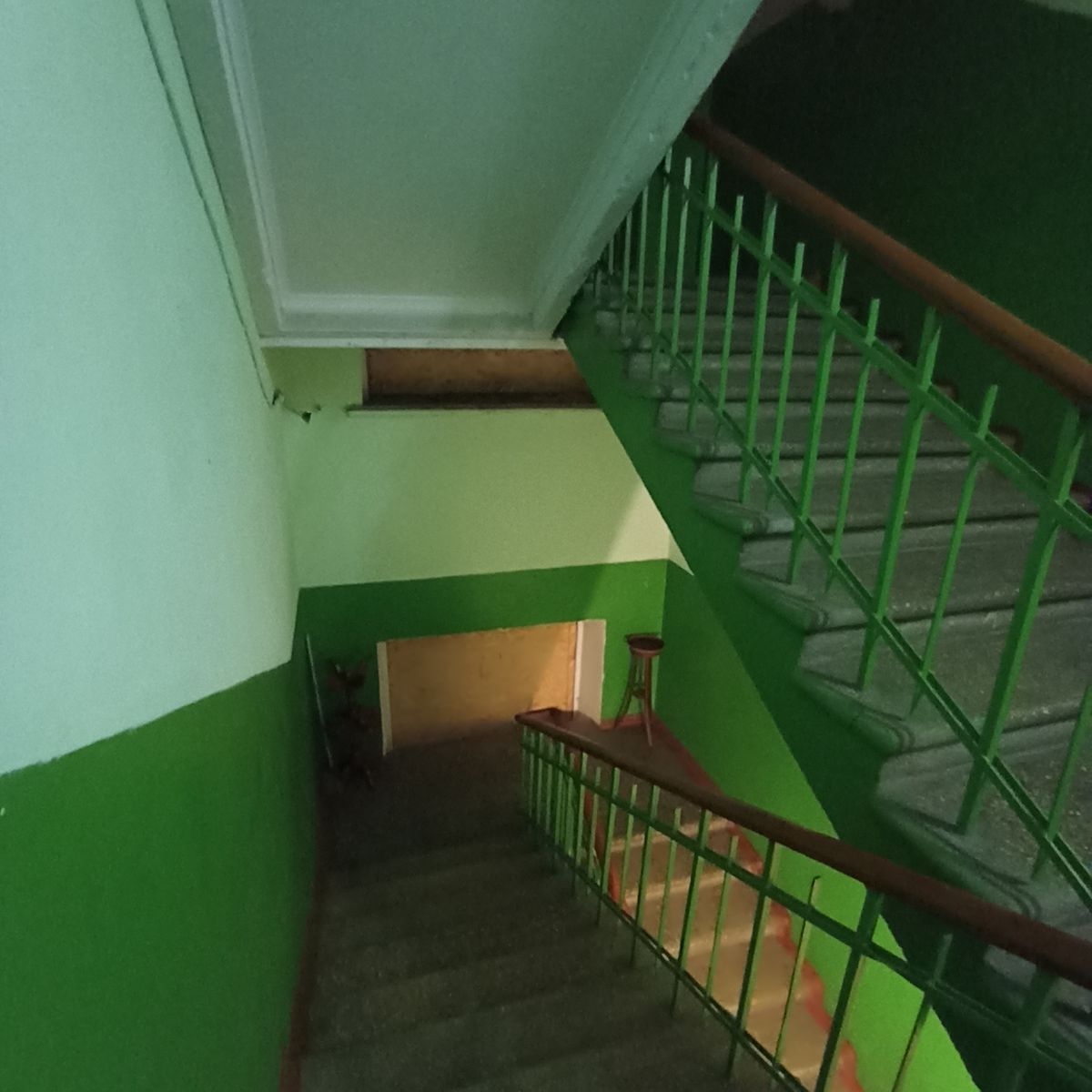 1831538119696041