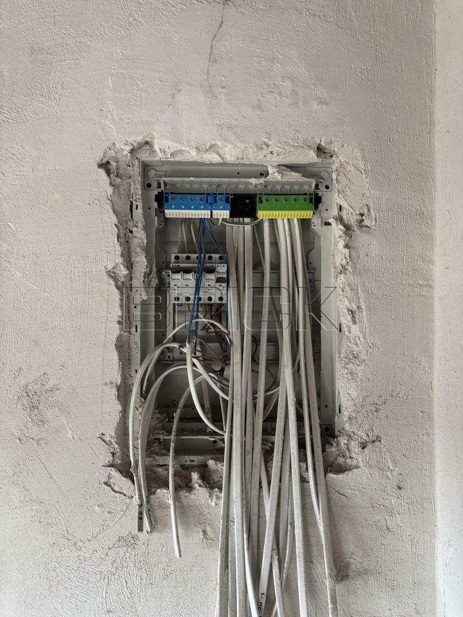1832643402529416