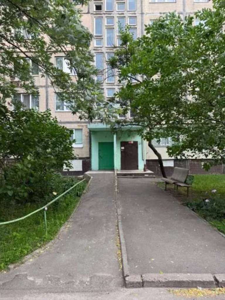 1836074658560417