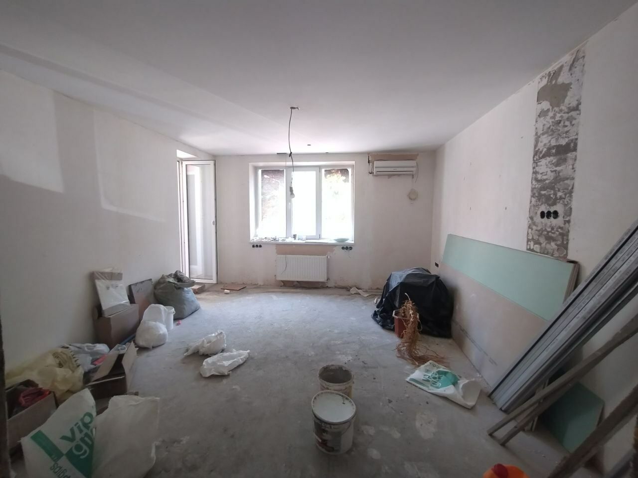 1837642617950418