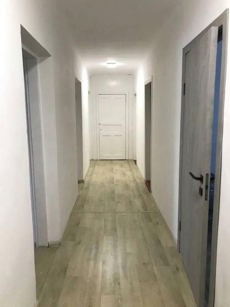1827105429873042