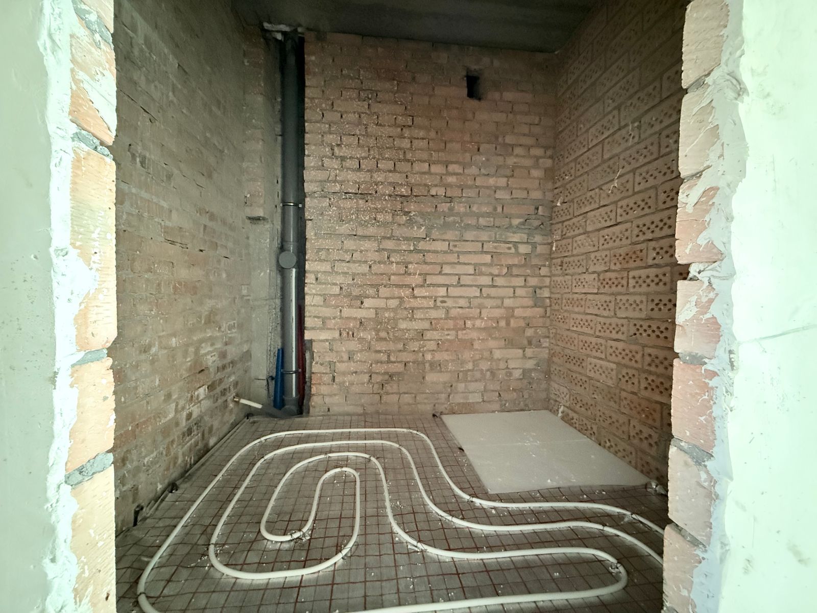 1825051264905422