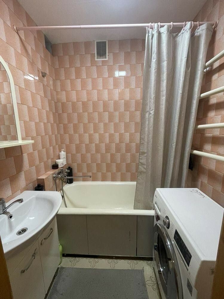 1836978473252423