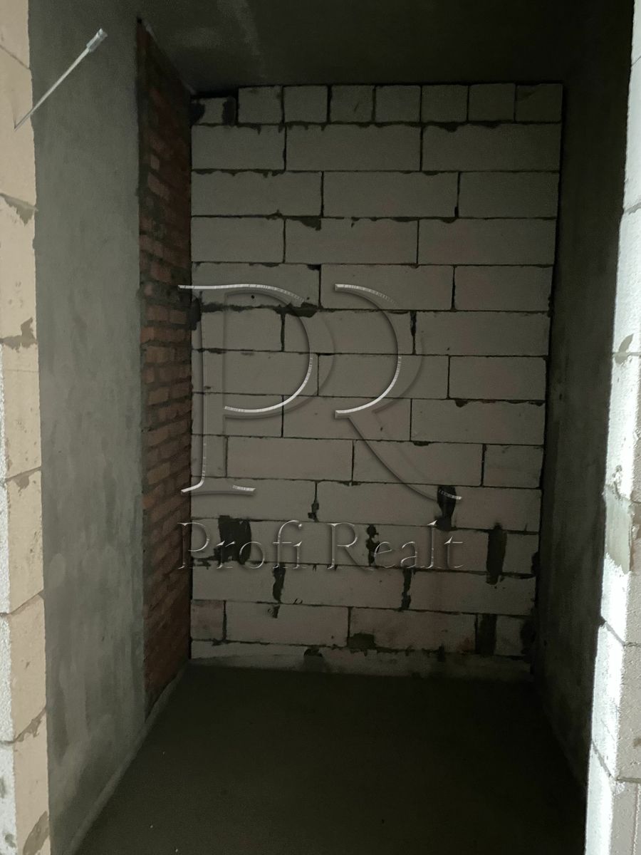 1831288973065425