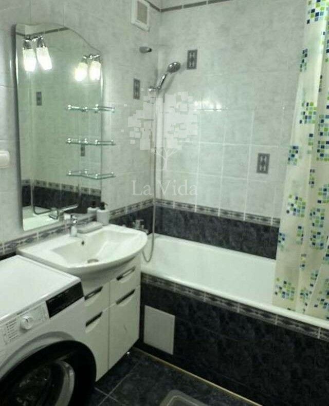 1831358856443428