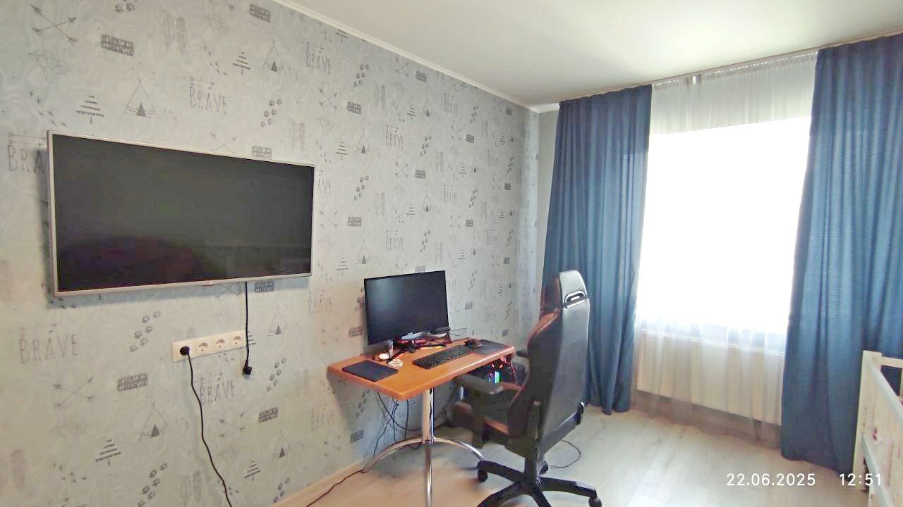 1835714016311428