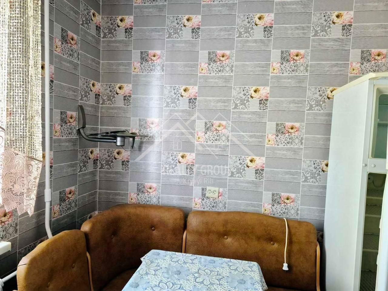 1832898971472043