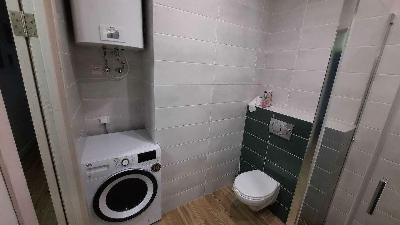 1837162106773431