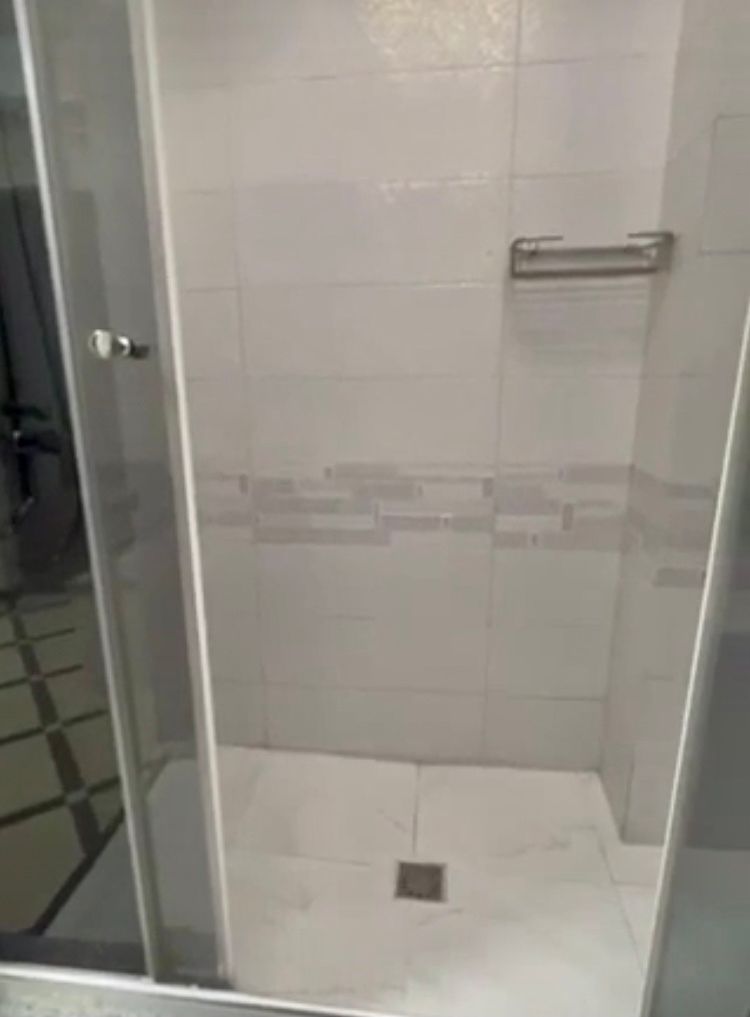 1832477705901435