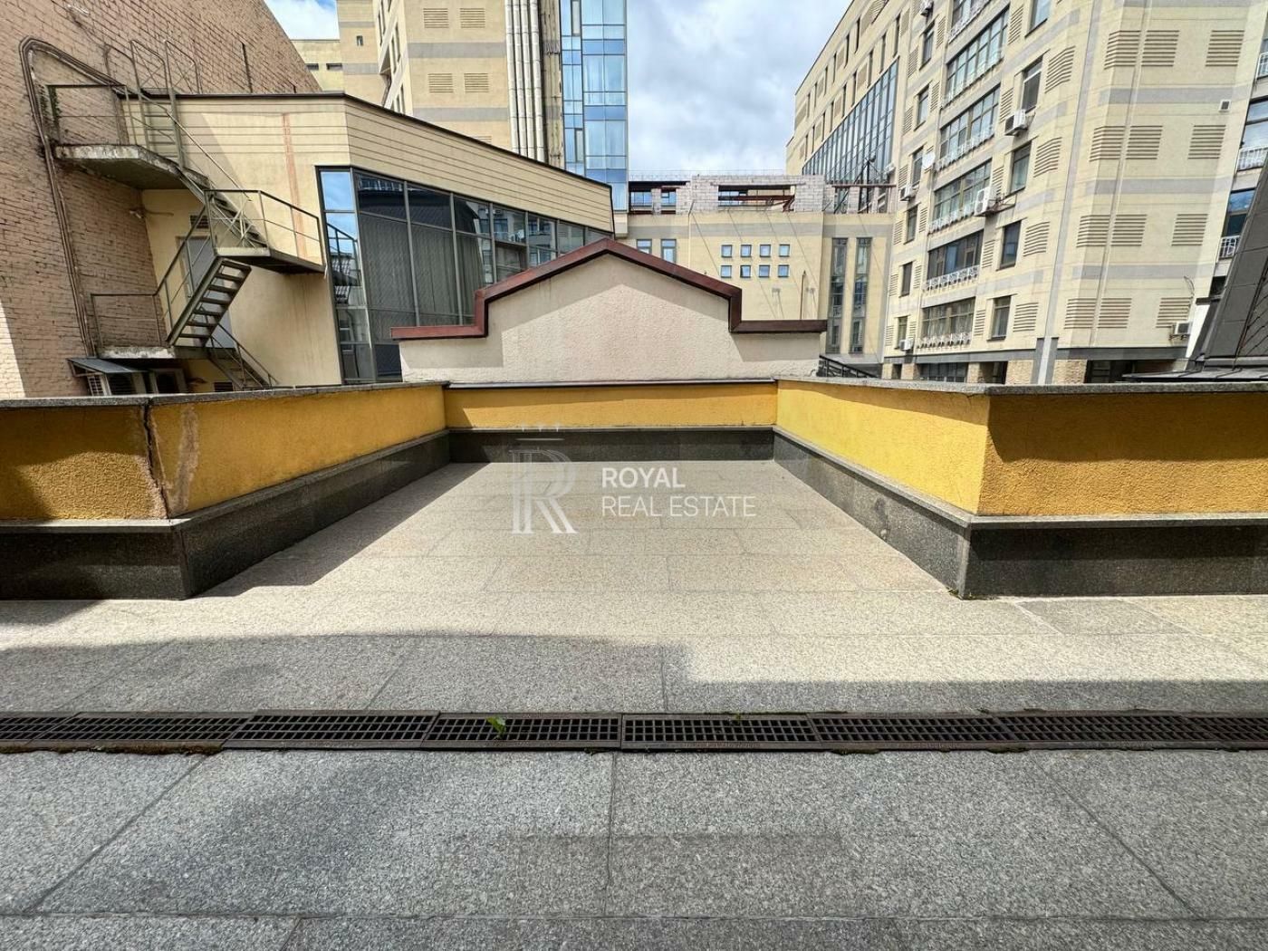 1835817462805435