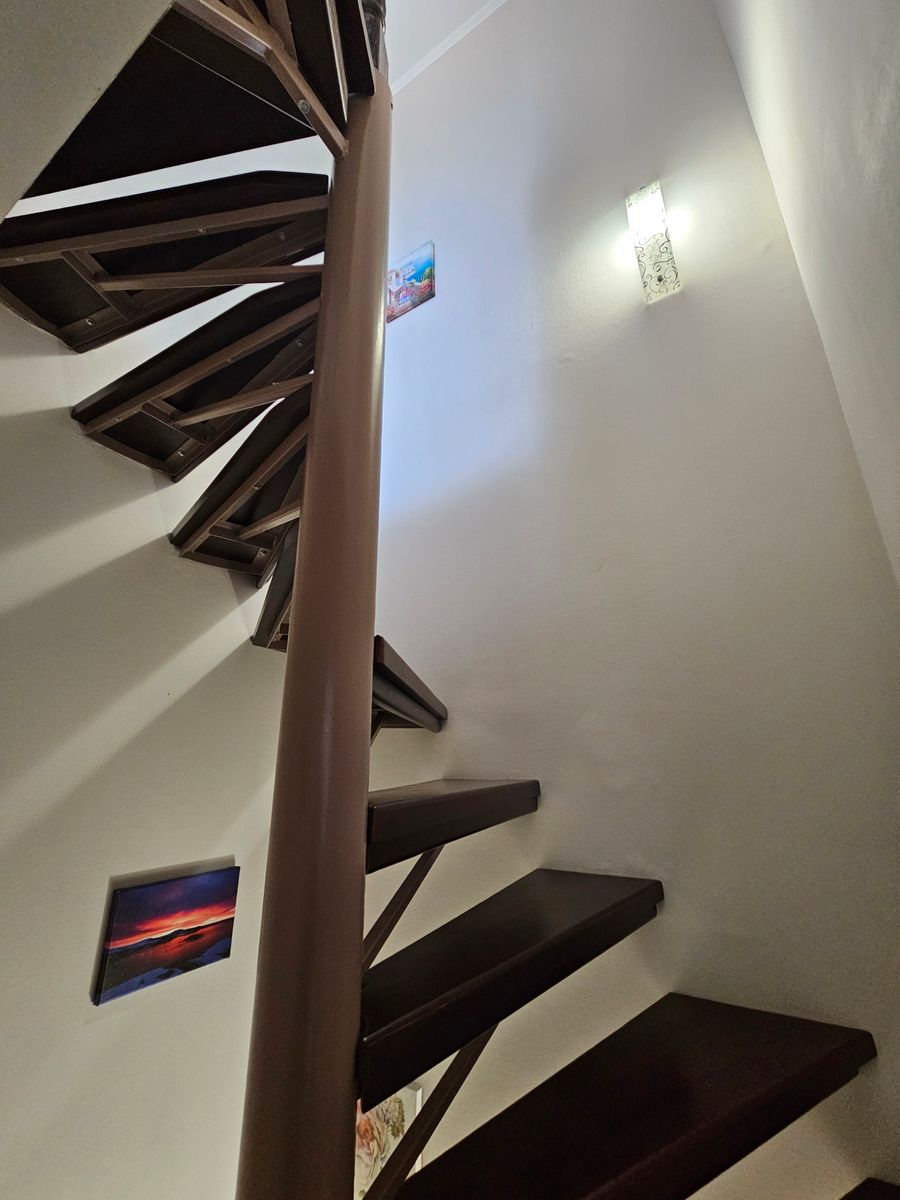 1835240873272439