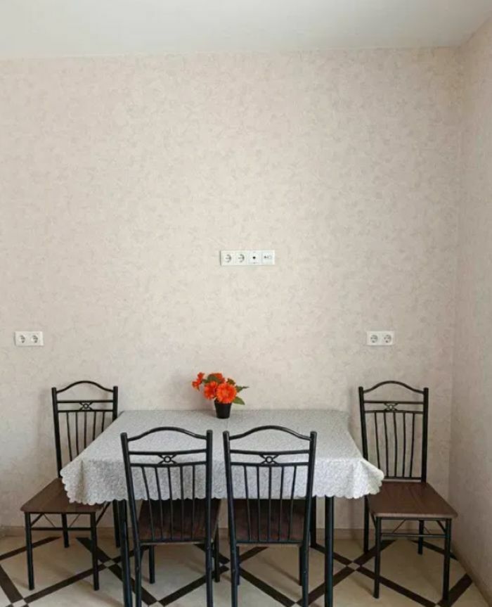 1832635451749441