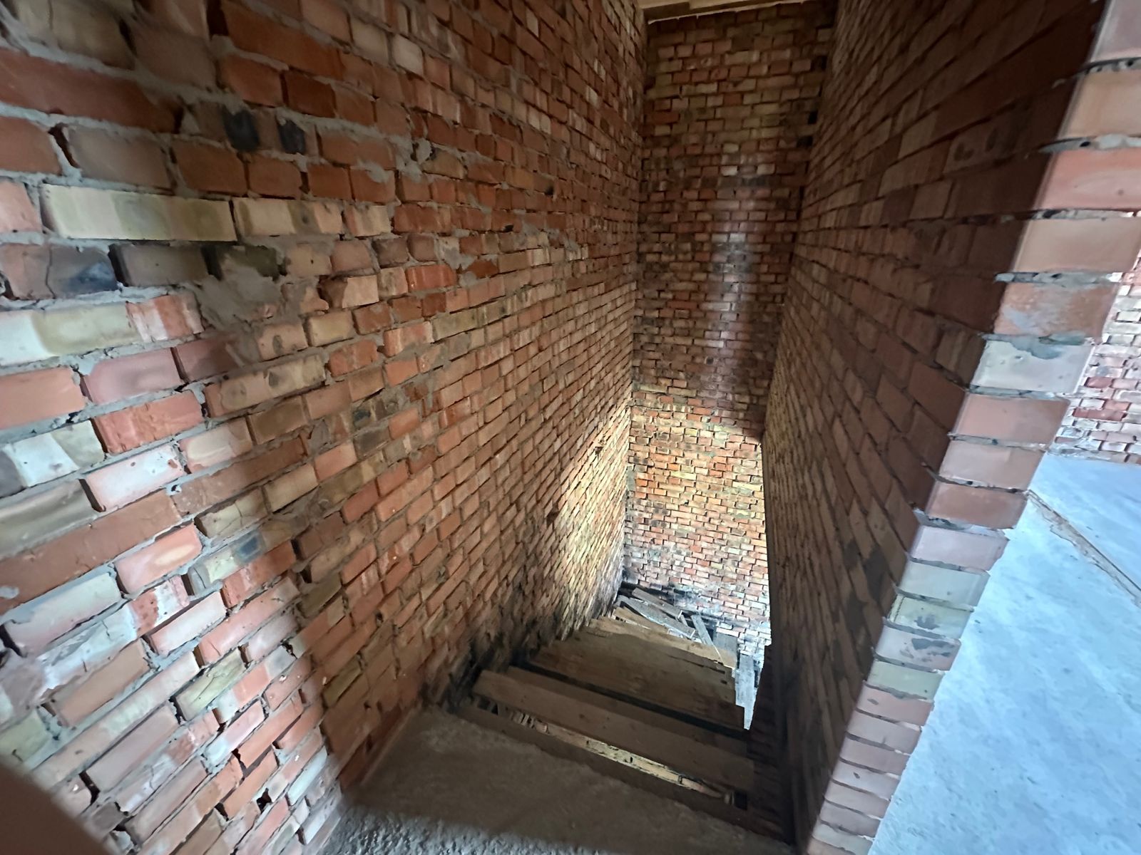 1834551972820443