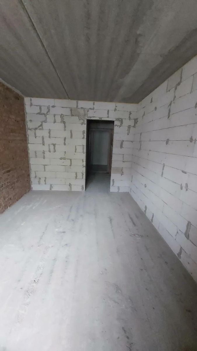 1835813111107443