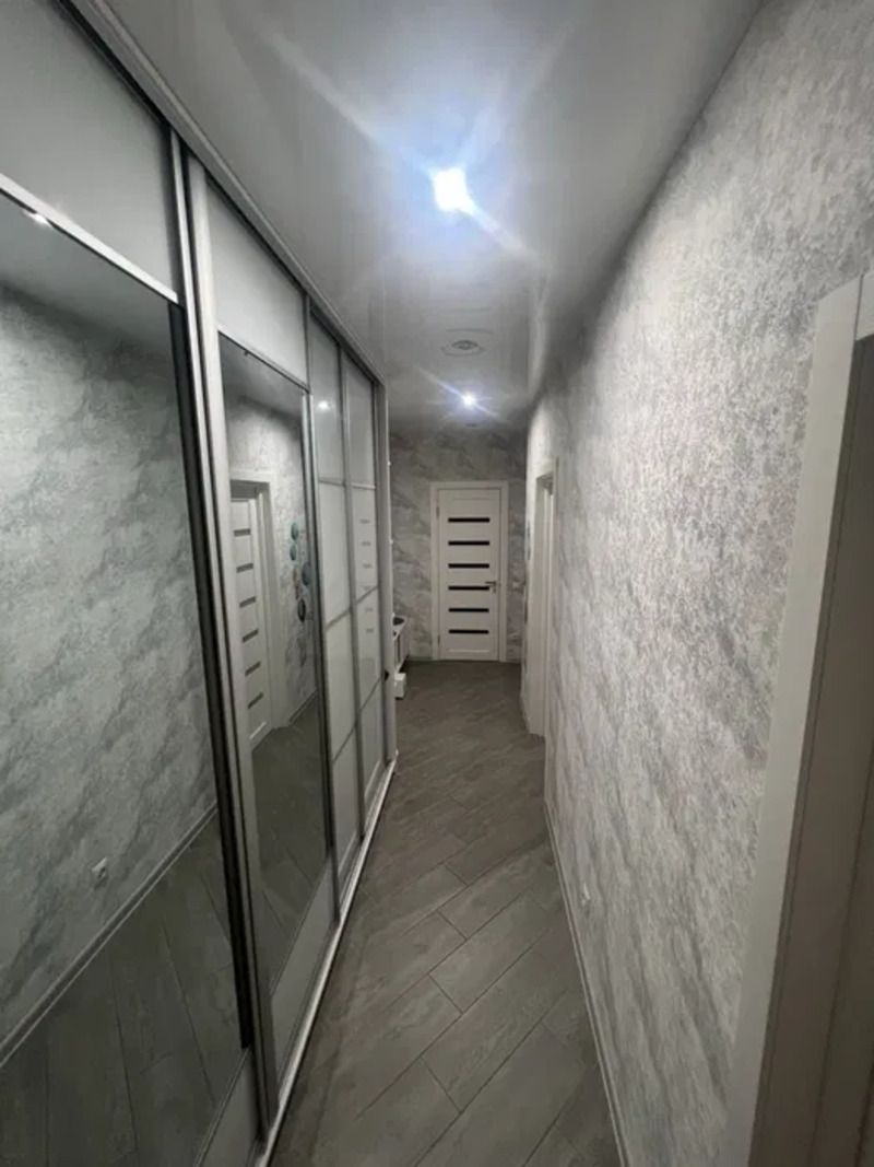1839694102328448