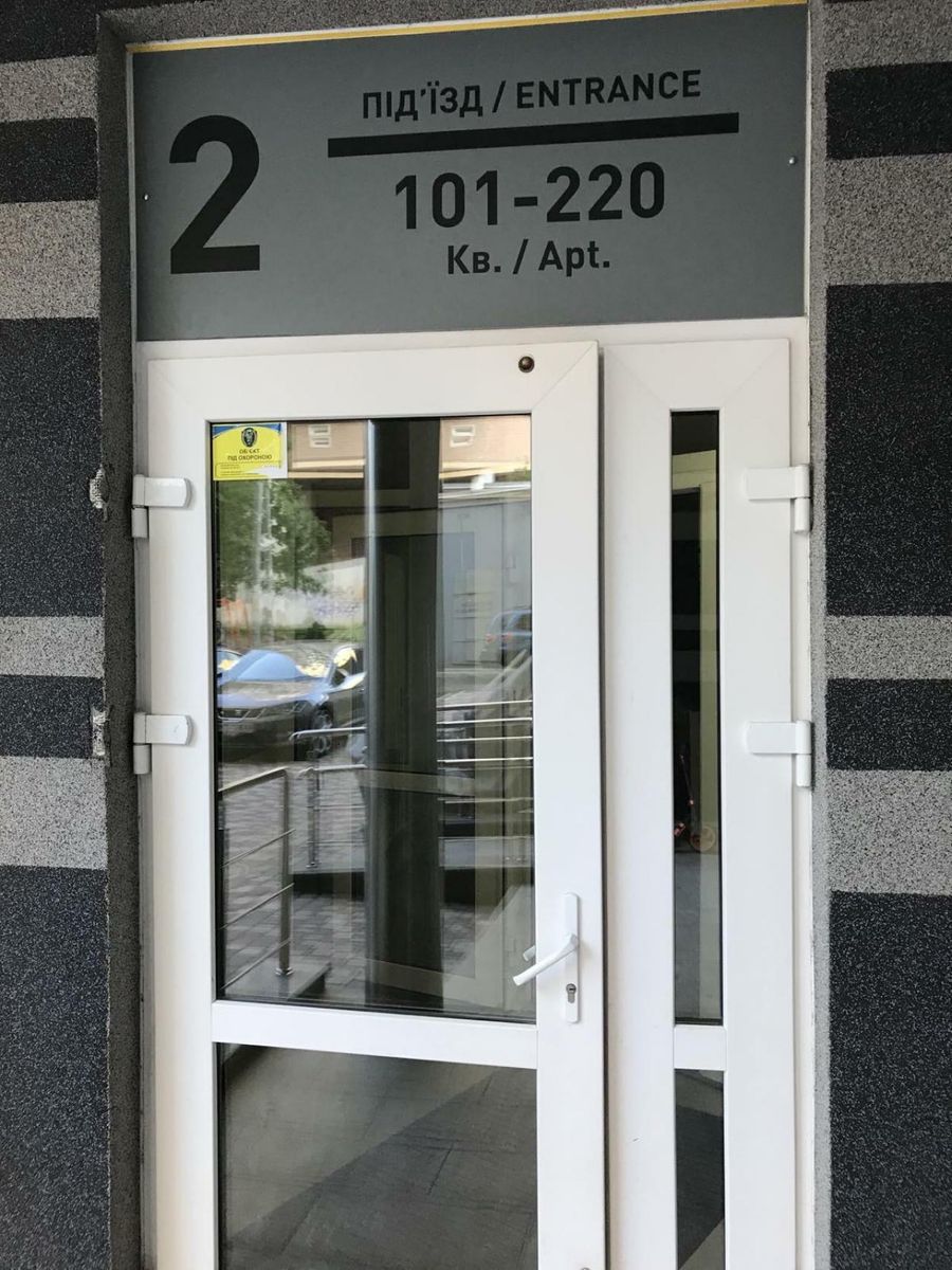 1833826087586045