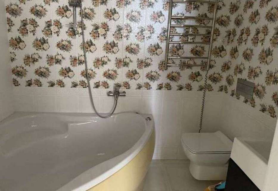 1835361356714045