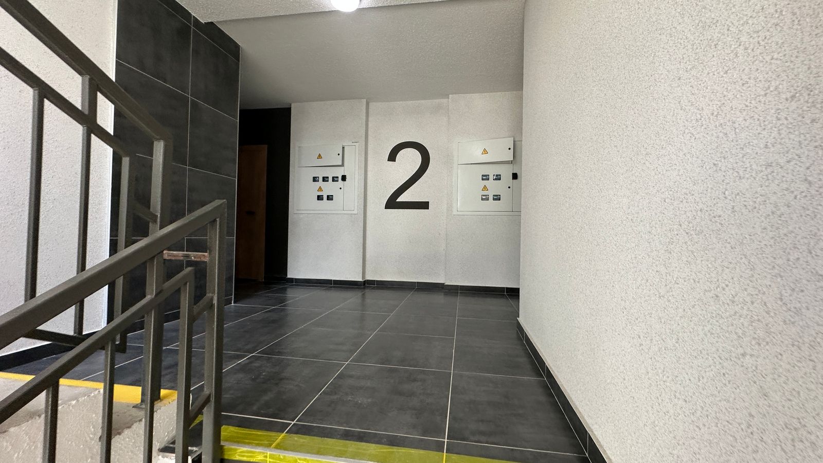 1832312026300457