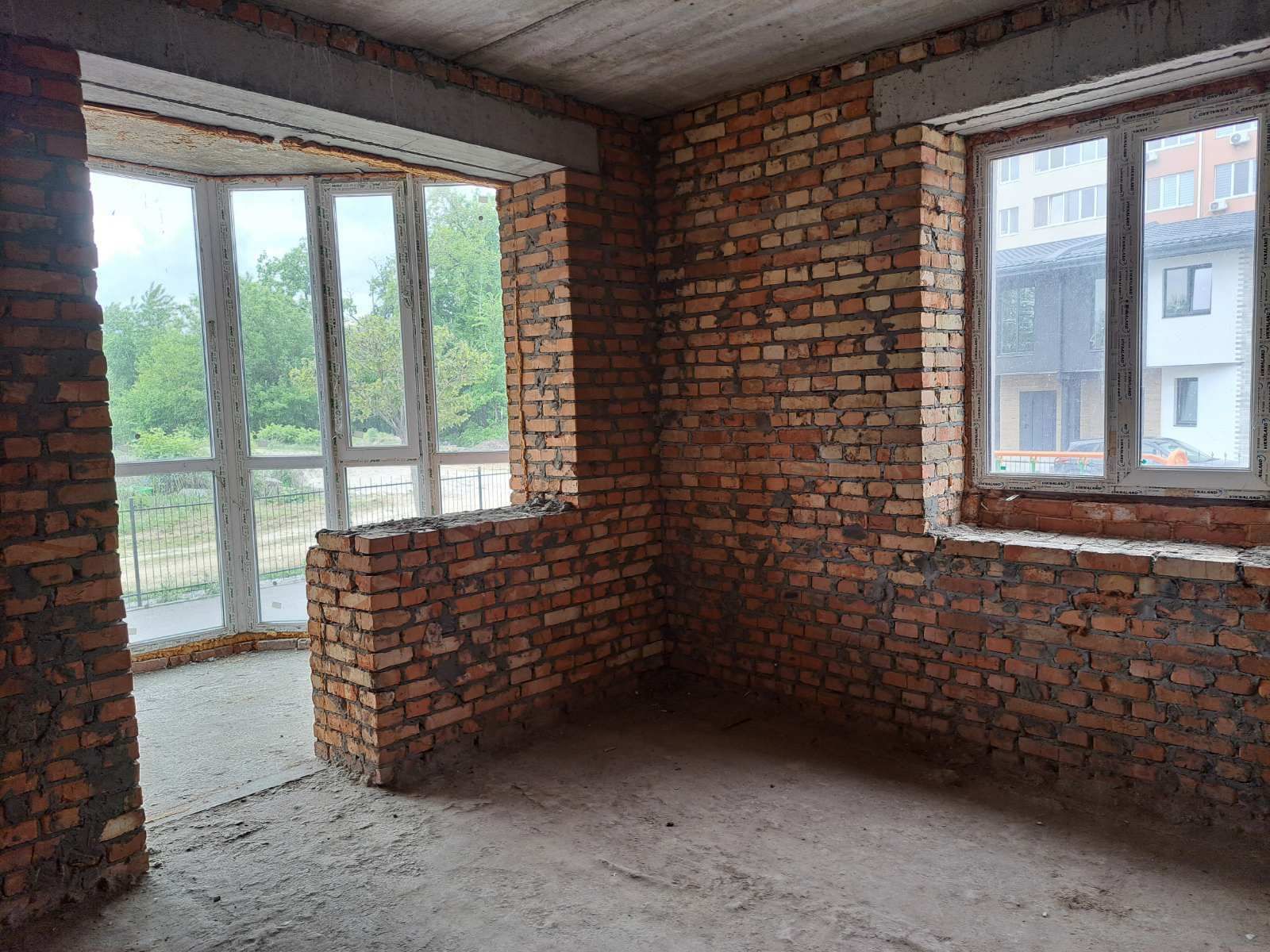 1831938849740458