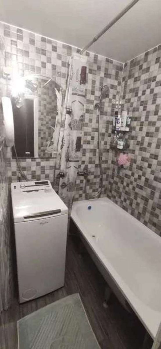 1832648715328458