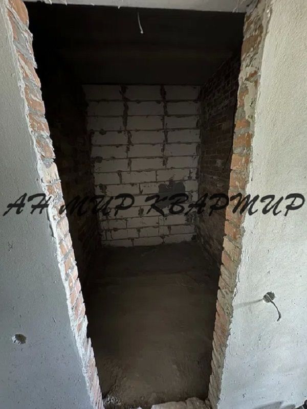 1837073577702459