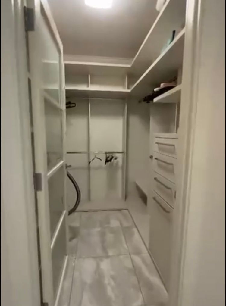 1836392754950466