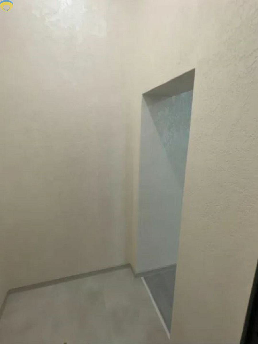 1832730135175047