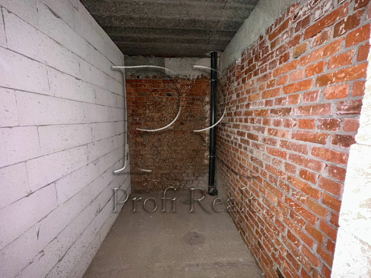 1835261873062471