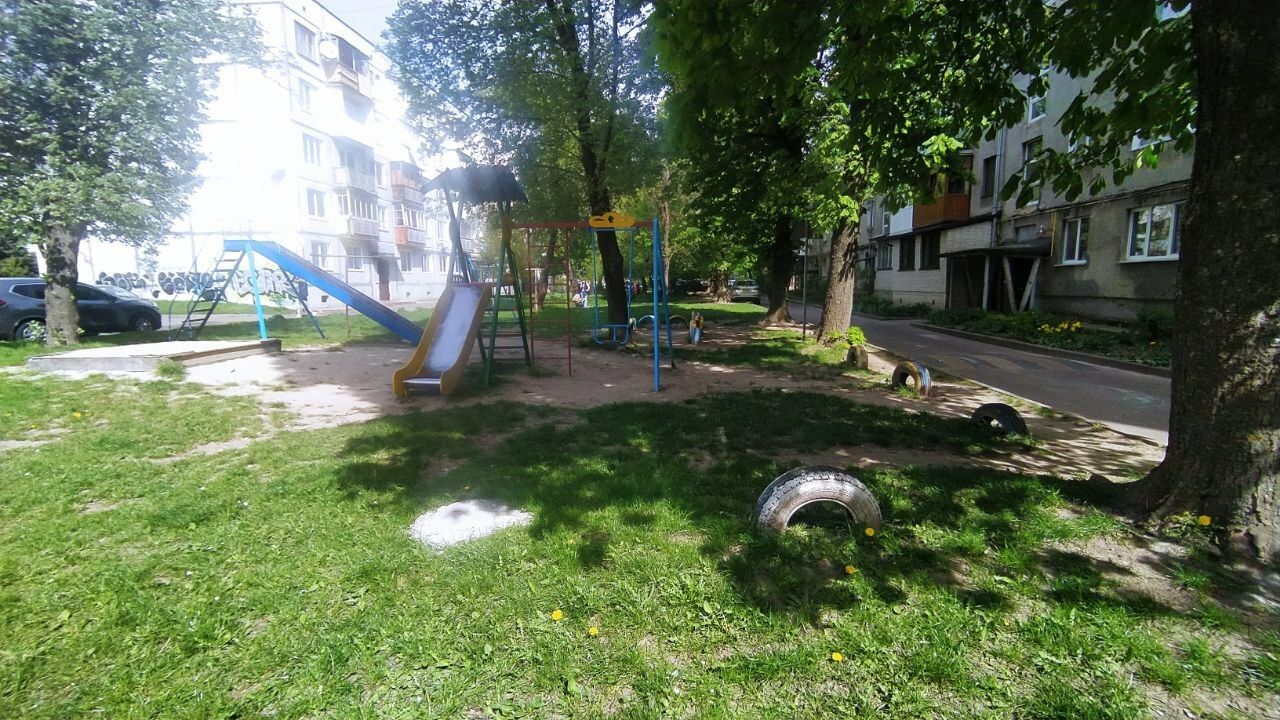 1830746845031472