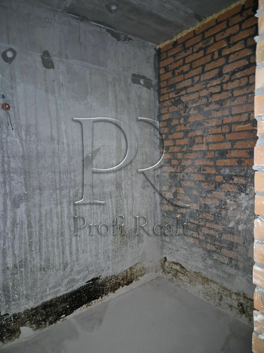 1832714273010472